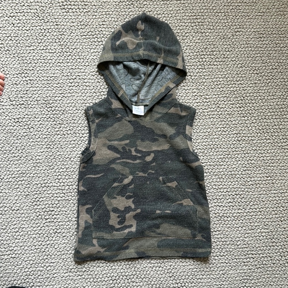 MILLIE + ROO hoodie tank with pocket!